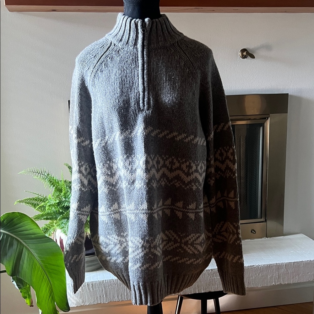 NWT Men's Stylish R&R Zip-Up Sweater in Gray and Cream